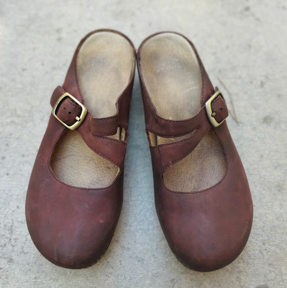 Burgundy Dansko Size 39 Women's Shoes